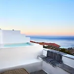 Hotel Living Theros Luxury