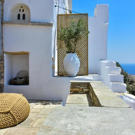 Living Theros Luxury Hotel 3*