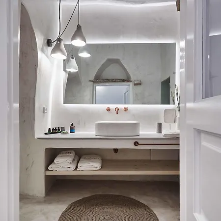 Living Theros Luxury