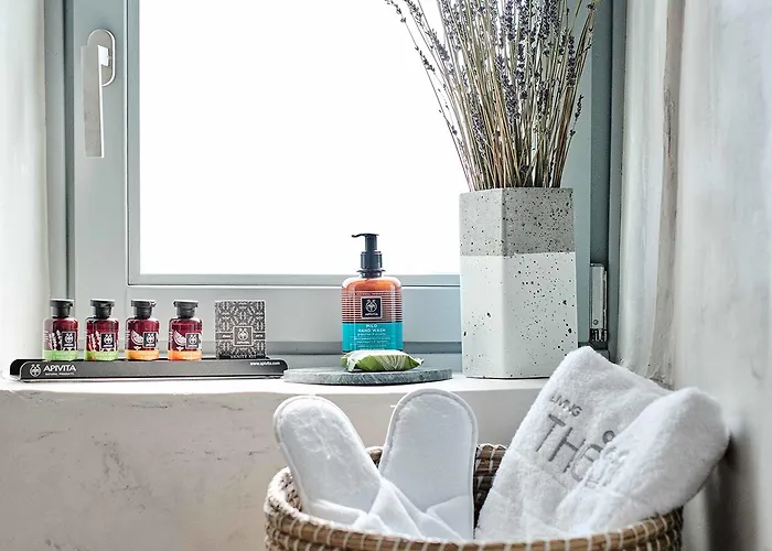 Living Theros Luxury 酒店 3*