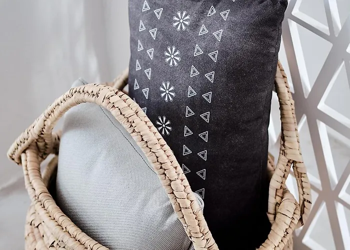 Living Theros Luxury 酒店 3*