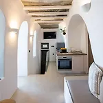 Living Theros Luxury Ξενοδοχείο 3*