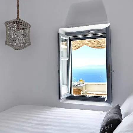 Otel Living Theros Luxury Kardhianí