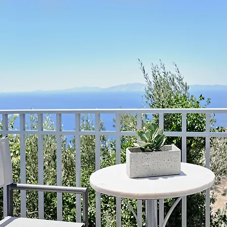 Living Theros Luxury 3*