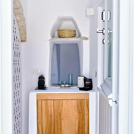 Living Theros Luxury Hotel