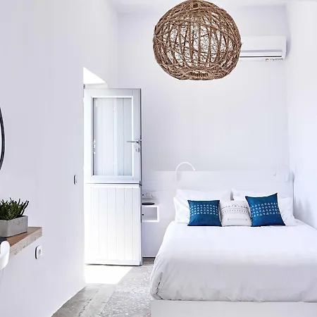 Otel Living Theros Luxury Kardhianí