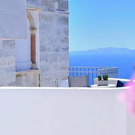 Living Theros Luxury فندق Kardhianí