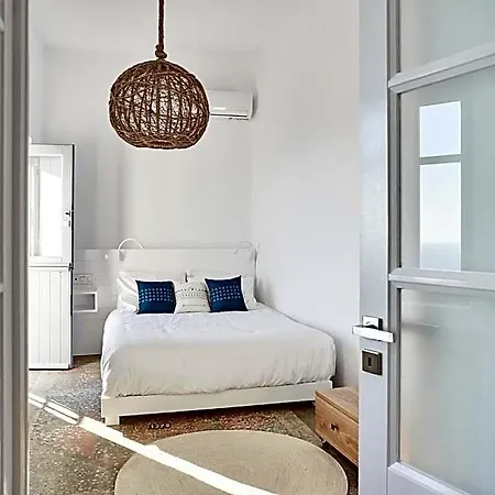 Living Theros Luxury Hotel 3*