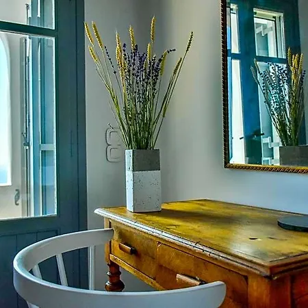 Hotel Living Theros Luxury