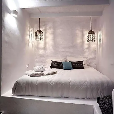 Living Theros Luxury 3* Kardhianí