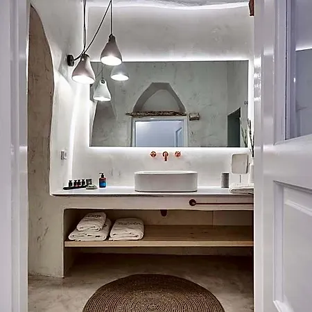 Living Theros Luxury מלון