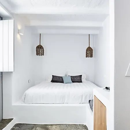 Living Theros Luxury Hotel