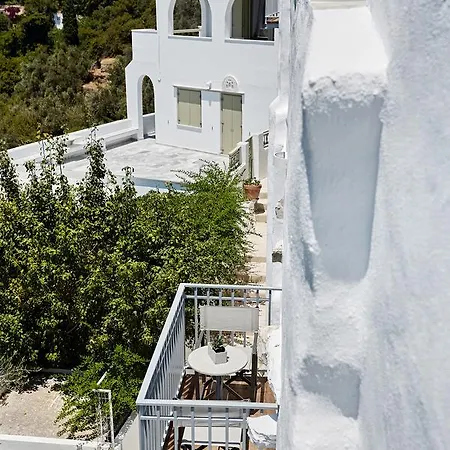 Hotel Living Theros Luxury Kardhianí