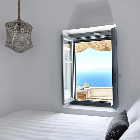 Living Theros Luxury Hotel
