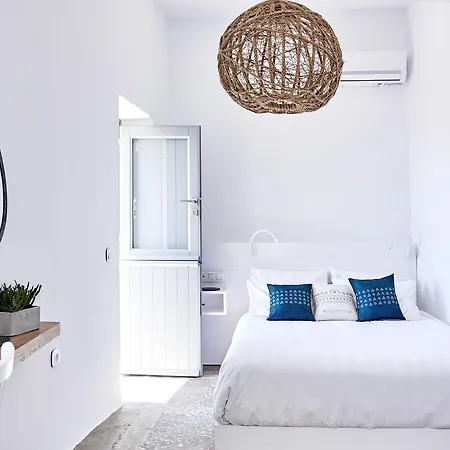 Living Theros Luxury Hotel