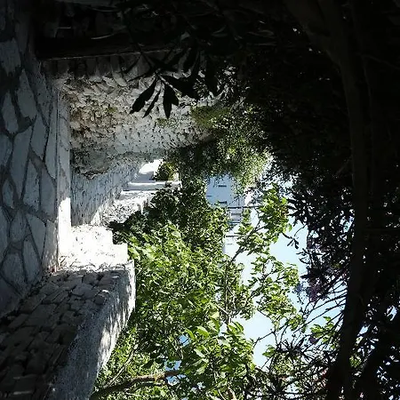 Living Theros Luxury 3* Kardhianí