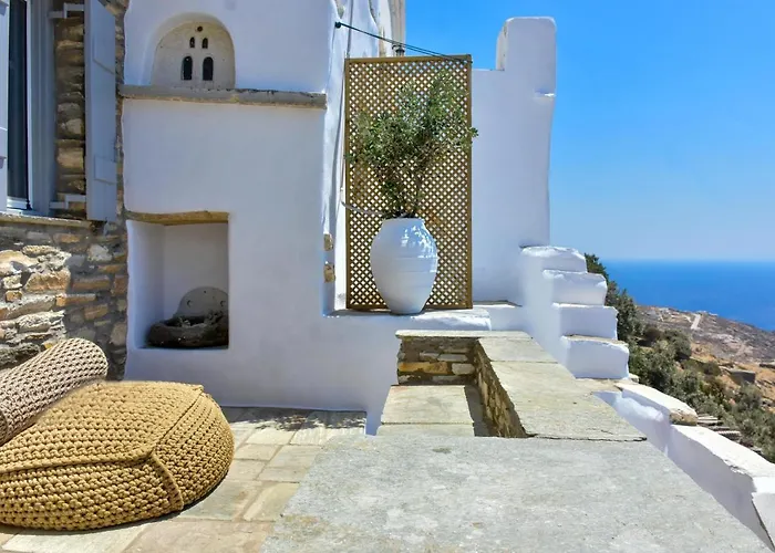 Living Theros Luxury Hotel 3*