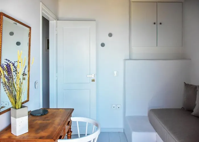 Living Theros Luxury Hotel 3*