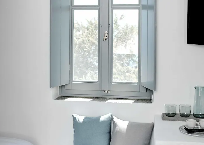 Living Theros Luxury 3*