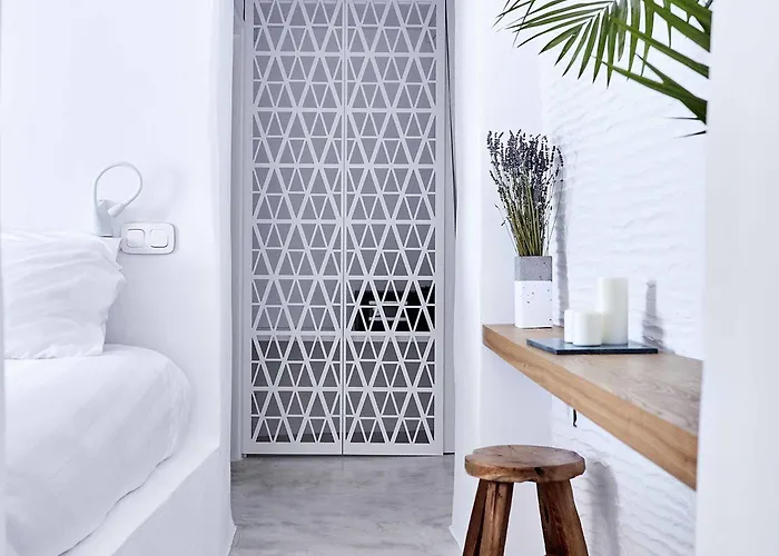 Living Theros Luxury Hotel 3*