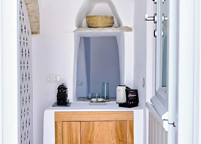 Living Theros Luxury Hotel