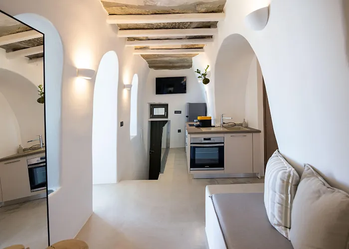 Living Theros Luxury Hotel 3*